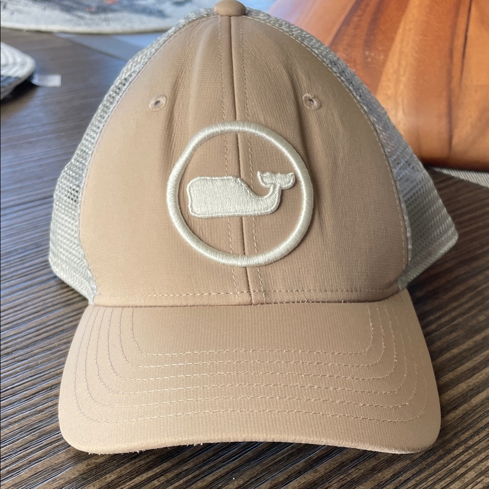 Vineyard Vines Performance Whale Dot Trucker Hat